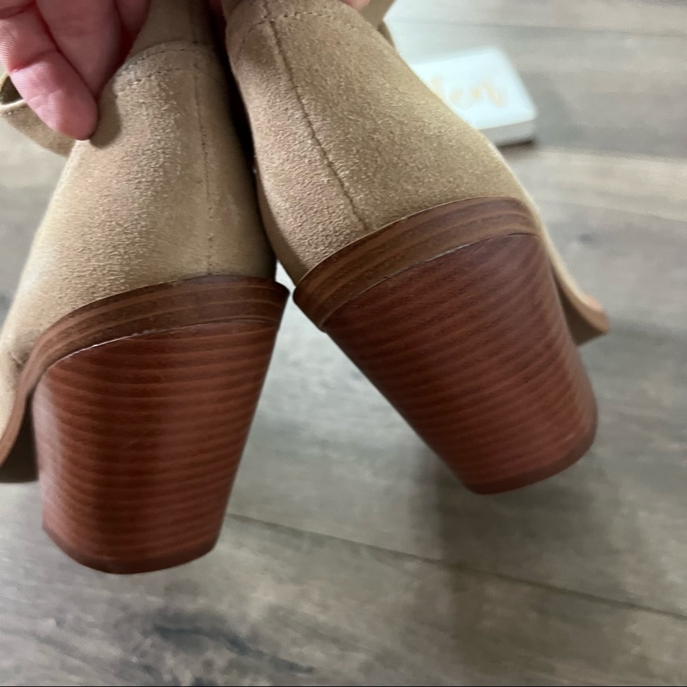 Vince Camuto Amtinda Suede Square Toe Booties NWOT - Picture 5 of 8